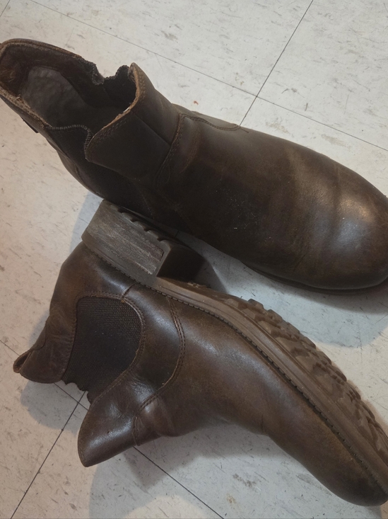 Ugg Brown Leather Chelsea Boots - Picture 2 of 7